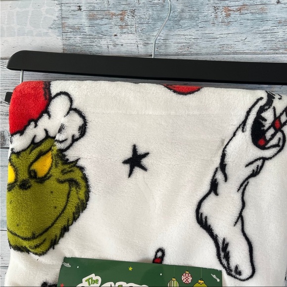 The Grinch Christmas Viral TikTok Oversized Throw 60” x 70” - Picture 2 of 5